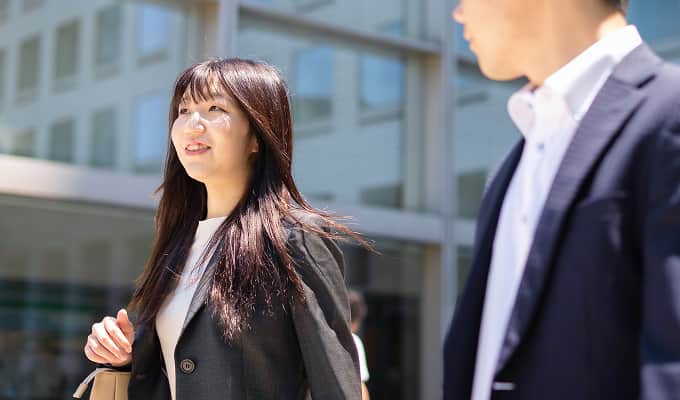 横に流れる画像 1